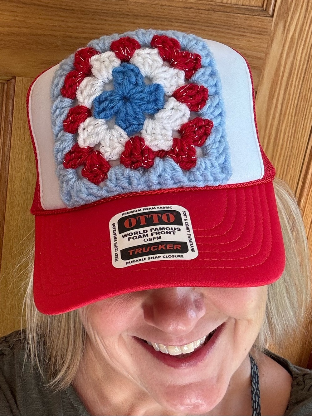 OTTO Red White Trucker Hat with Handmade Crochet Granny Square Patch NWT - Picture 2 of 3